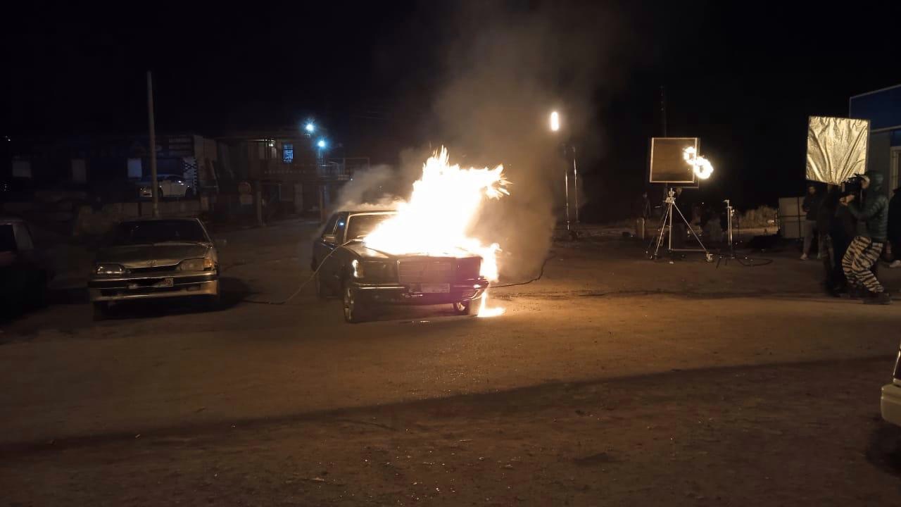 В Астрахани подожгли автомобиль ради красивых кадров