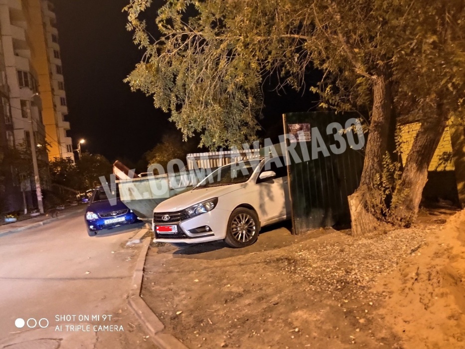 В Астрахани "Ладу" отправили на помойку