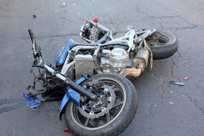 В Астрахани расследуется ДТП, в котором погибли пешеход и пьяный мотоциклист