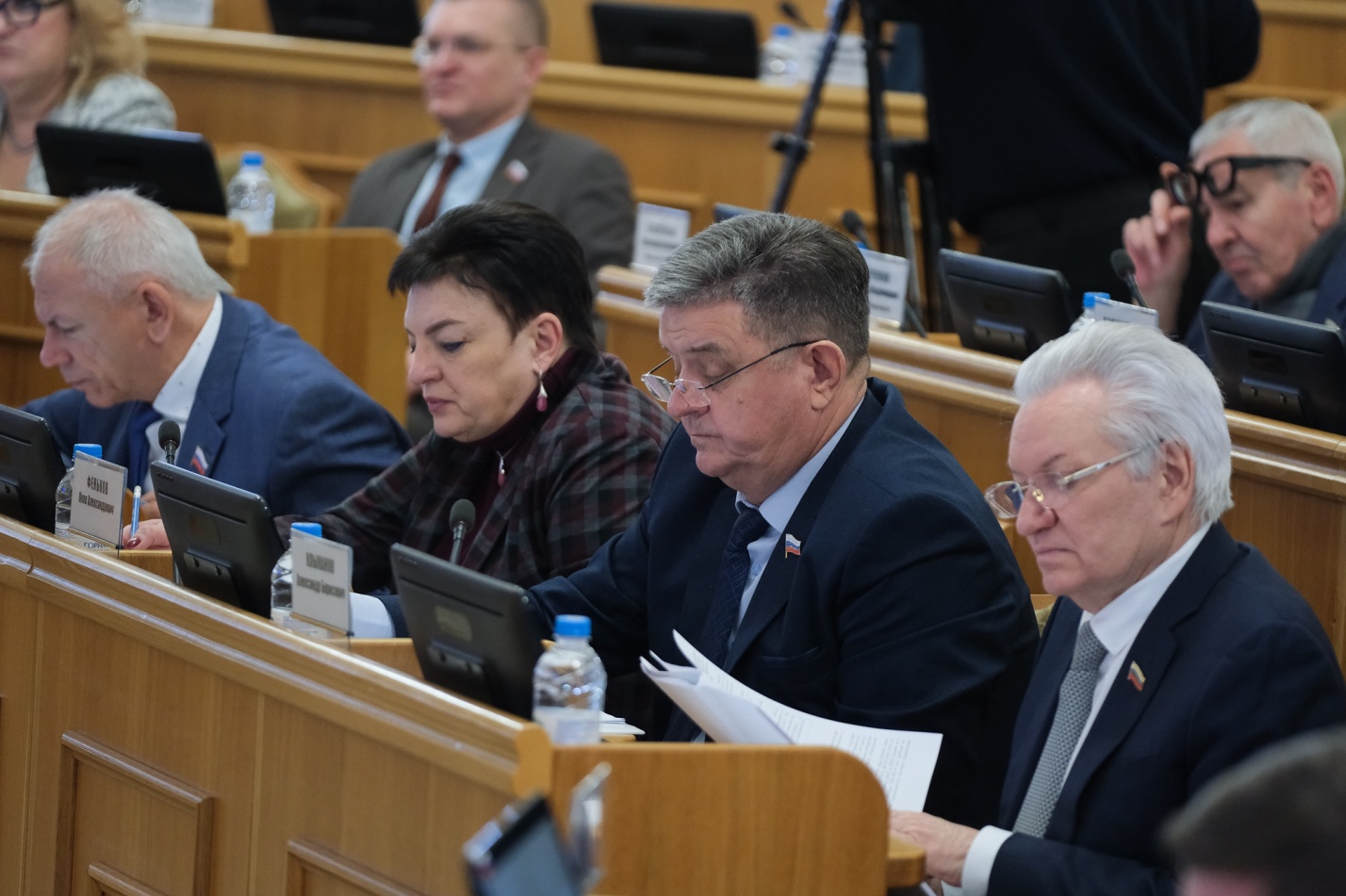 На пленарном заседании Думы Астраханской области депутаты рассмотрели более 35 вопросов