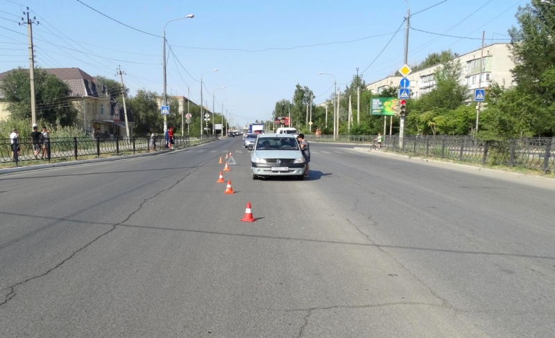 В Астрахани иномарка сбила школьницу на "зебре"