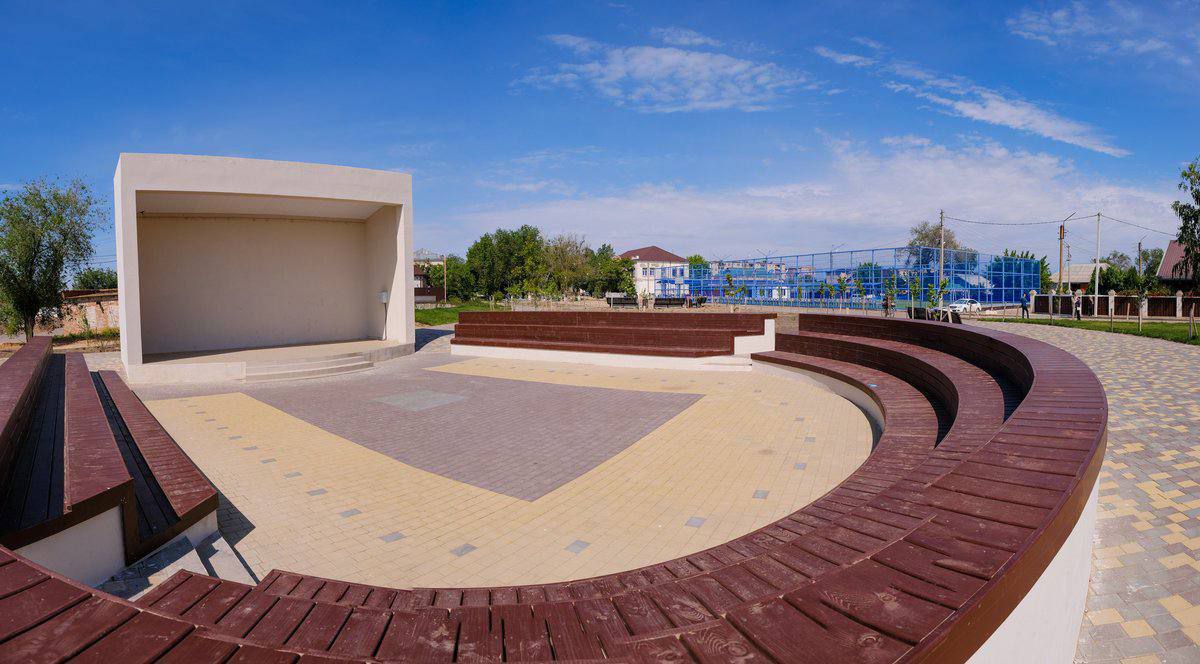 В астраханских селах строят парки и скверы по национальному проекту 