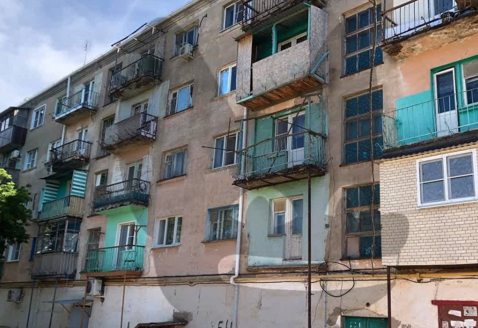 Ксения Собчак спросила Джо Байдена, сколько можно разваливать астраханское село