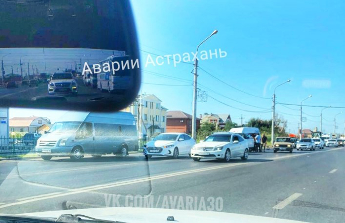 В Астрахани Зацаревье стоит в пробке