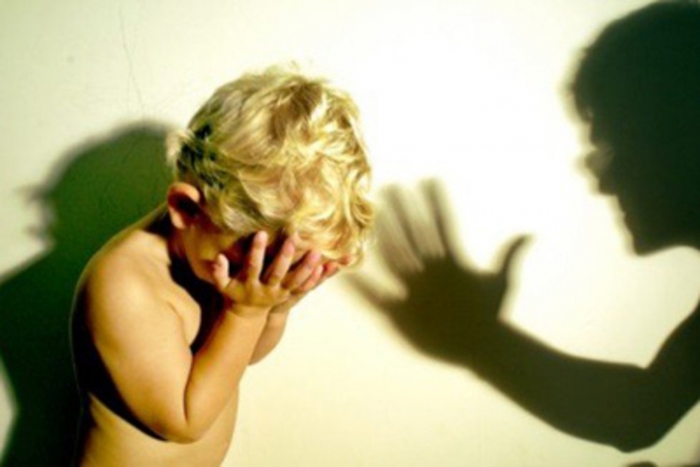 Пьяный астраханец избил 2-летнего ребенка и попытался сжечь дом