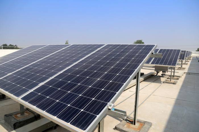 Сбербанк начал использовать энергию с установленных на крышах офисов солнечных панелей