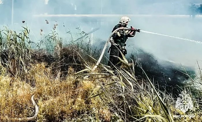 Еще в одном астраханском селе загорелись жилые дома