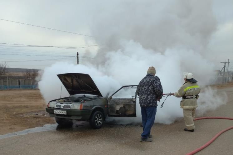 Машина, машина, сарай, баня и квартира. Что горело в Астрахани в четверг