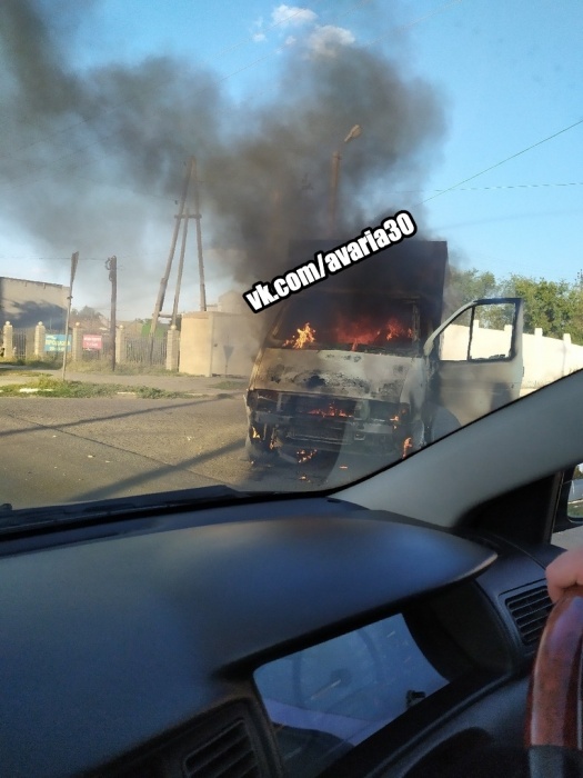 В Астрахани на заправке загорелась "ГАЗель". ВИДЕО мощного пожара