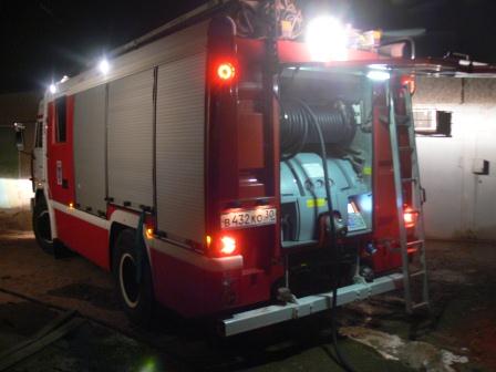 В Астраханской области на пожаре в заброшенном доме погиб пожилой мужчина