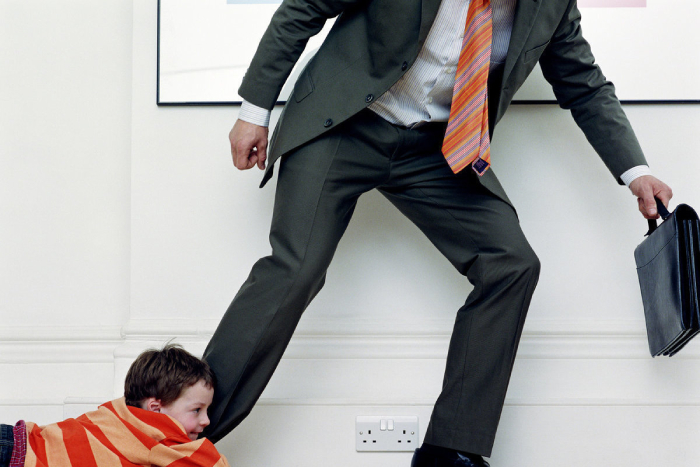 В Астраханской области нерадивого отца признали безвестно отсутствующим