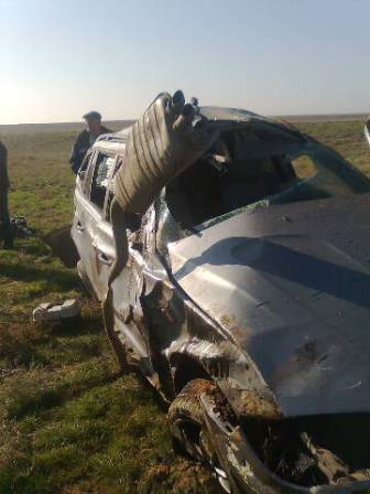 Под Астраханью опрокинулась иномарка и сгорела «шестерка»