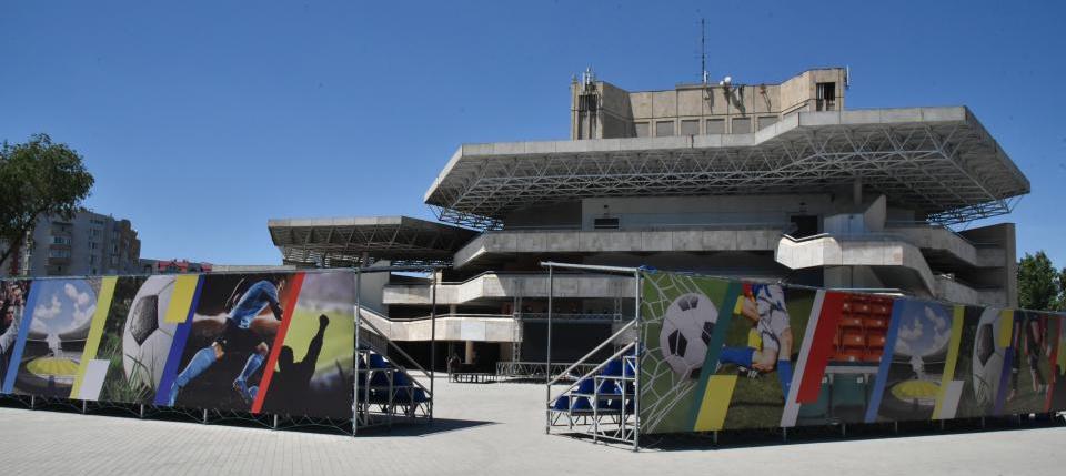 Астраханцев сегодня вечером приглашают в АДК "Аркадия" поболеть за нашу сборную по футболу