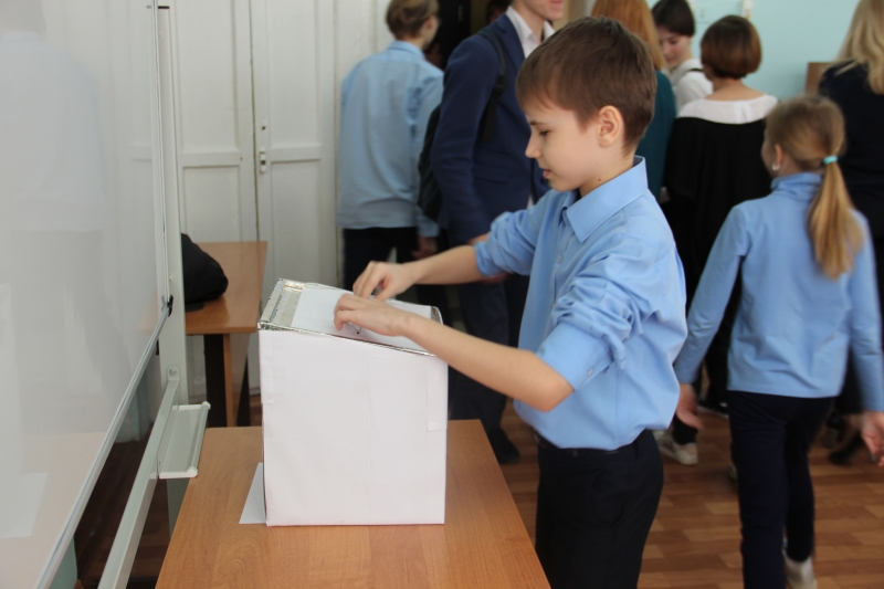 В Астрахани прошло народное голосование за лучшего учителя