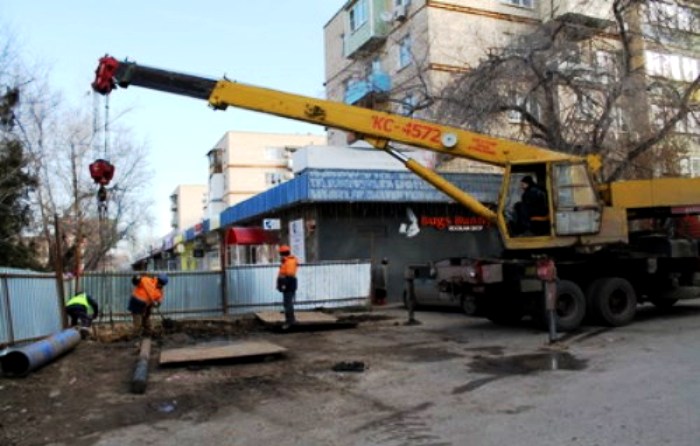 В Астрахани коммунальщики заняты ликвидацией наиболее аварийных участков