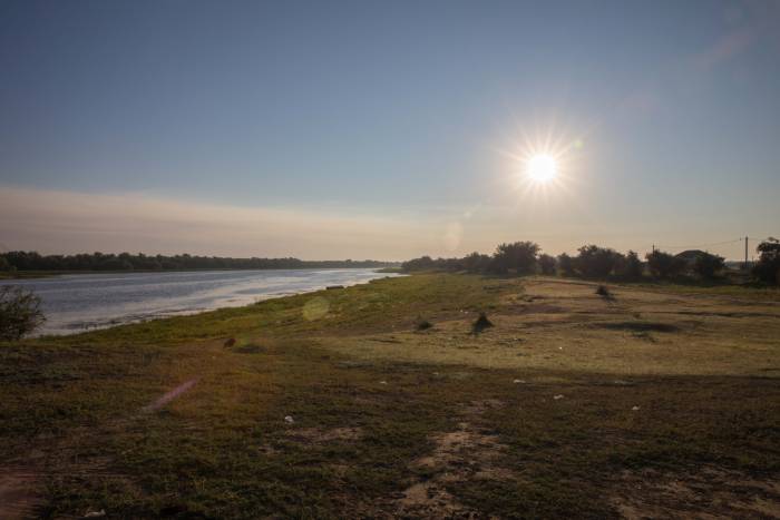Жители астраханского села бьют тревогу из-за застройки прибрежной зоны