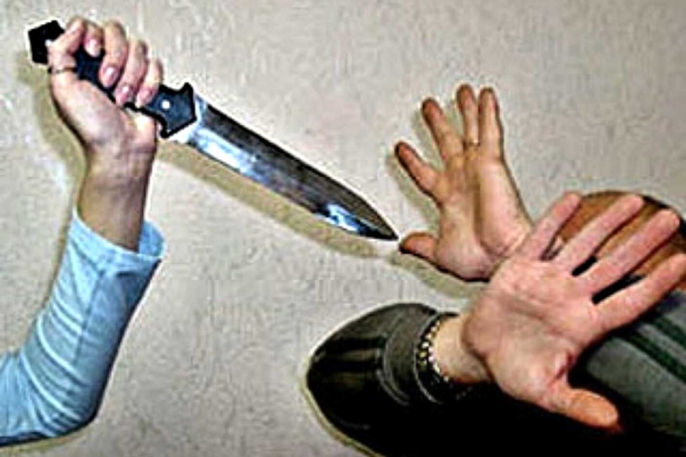 Астраханка, защищаясь от пьяного соседа, пырнула его ножом