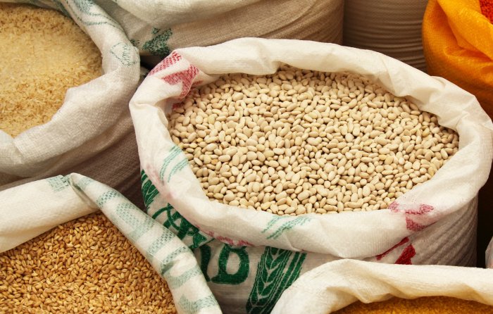 В Астраханскую область не пустили почти 65 тонн риса и сухофруктов из Казахстана