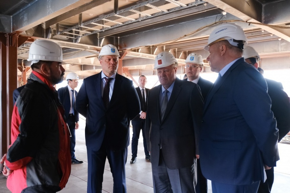 Полпред ЮФО Владимир Устинов посетил судозавод «Лотос»