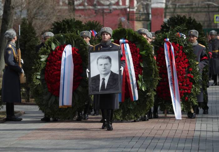 Россия простилась с Жириновским. Лидера ЛДПР похоронили на Новодевичьем кладбище