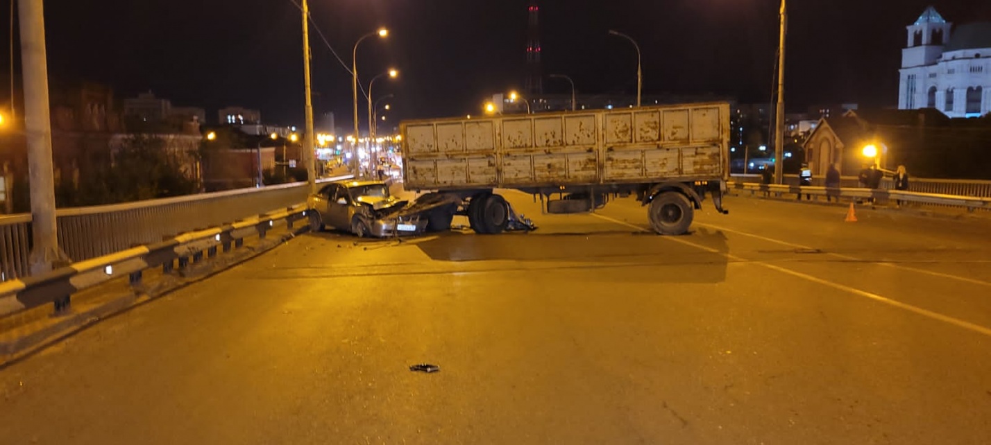 Кадры страшной аварии на Новом мосту в Астрахани