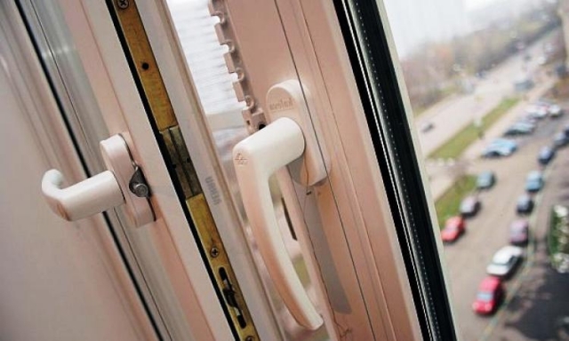  16-летняя астраханка выбросилась из окна в день своего рождения