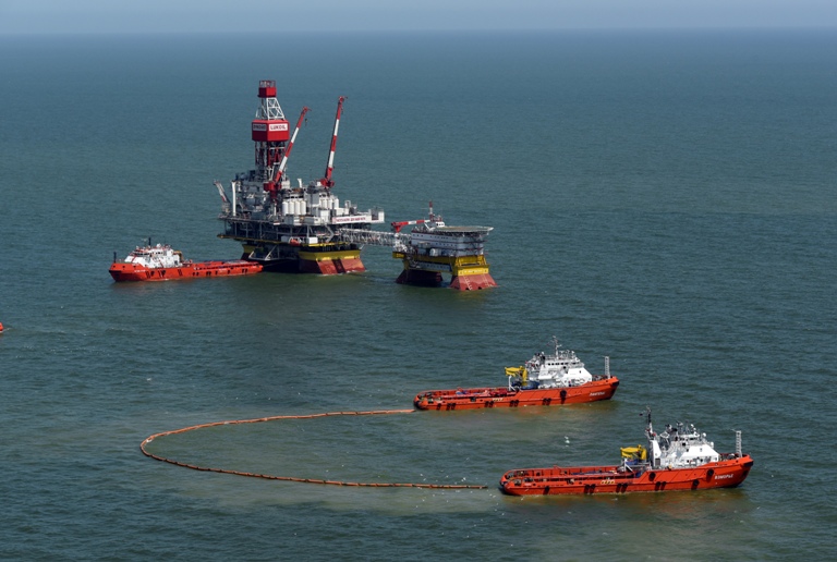 "Лукойл" провел на Каспии комплексные учения