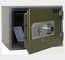 В НК «Монако» вскрыли сейф. Персонал остался без зарплаты.