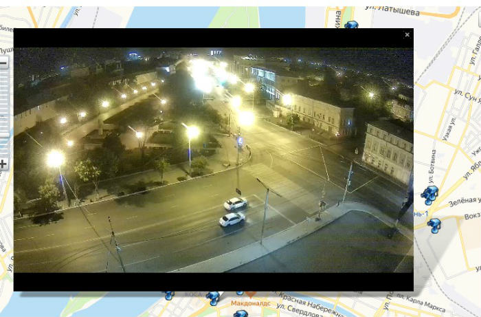 В Астрахани у «Кристалла» наносят новую разметку