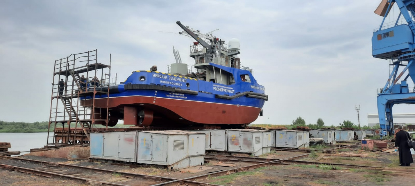 В Астраханской области на начальника отдела продаж судоремонтного завода посыпался миллион