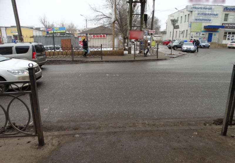 В Астрахани 19-летний водитель сбил 10-летнюю девочку на "зебре" и скрылся