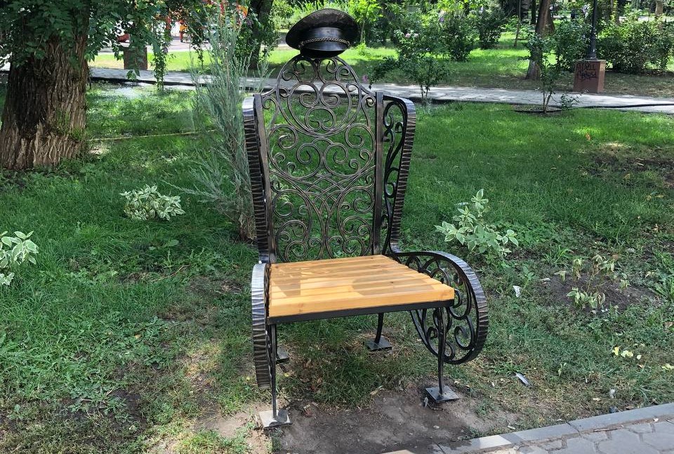 Астраханская полиция заменит сорванные вандалами элементы арт-объекта в Братском саду