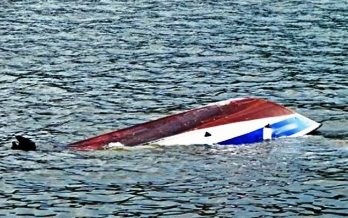 На севере Астраханской области из-за перевернувшейся лодки погиб 43-летний рыбак