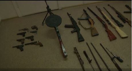 Астраханец хранил оружие времен Второй мировой войны: пулеметы и  винтовки