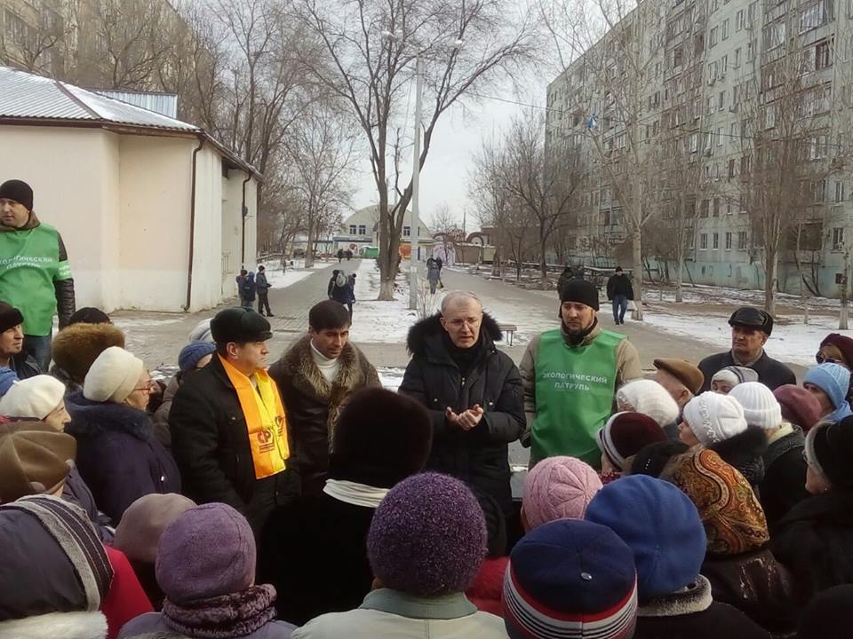 Сотни астраханцев требуют от губернатора поставить точку в «мусорном вопросе»