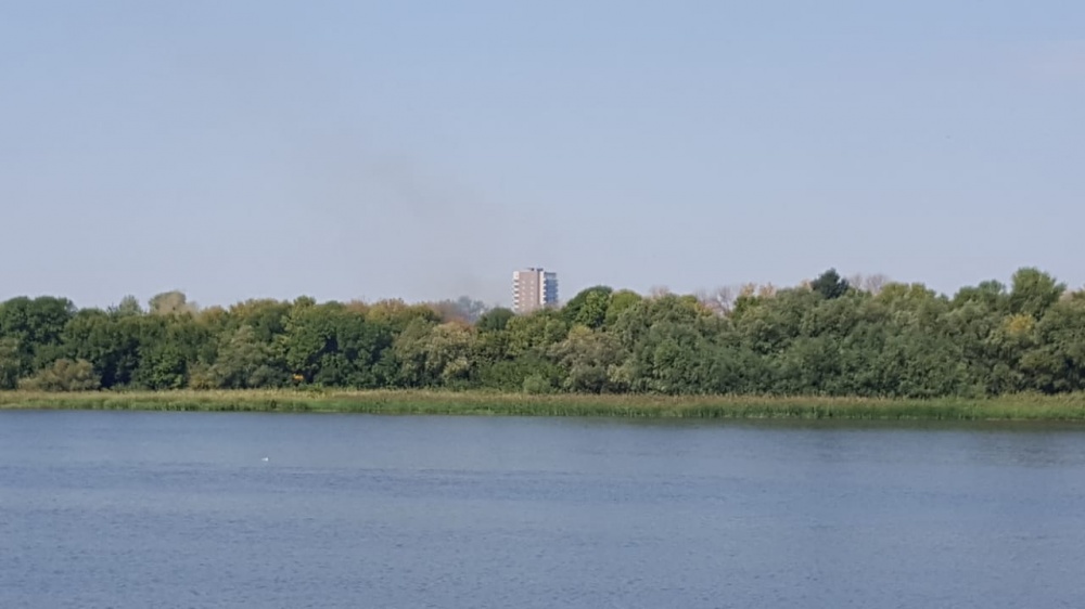 В Астрахани горит центральный городской остров. Подробности