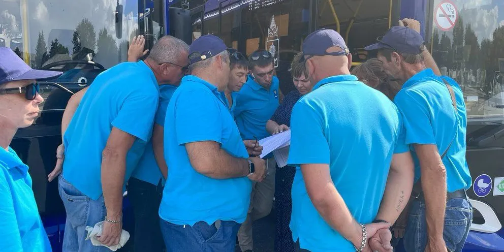 Новым астраханским автобусам не хватает еще 250 водителей