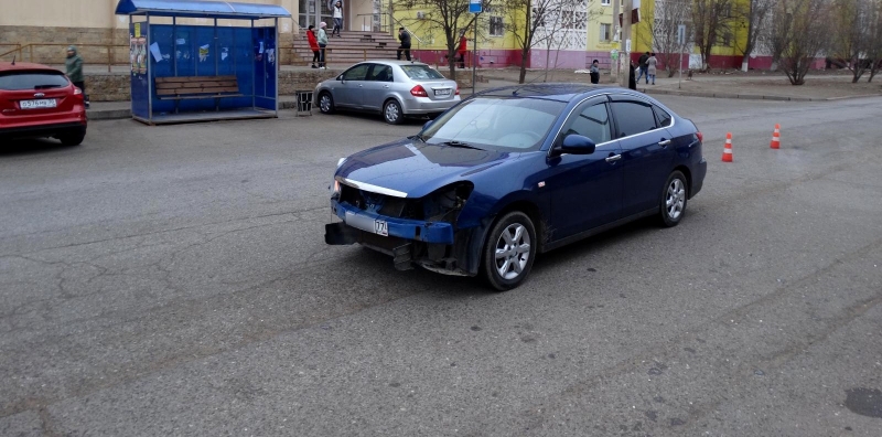 В Астрахани двое подростков попали под колеса автомобиля