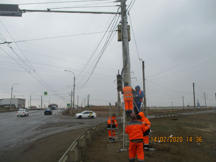В Астрахани на объездных путях вокруг Милицейского моста ставят светофоры
