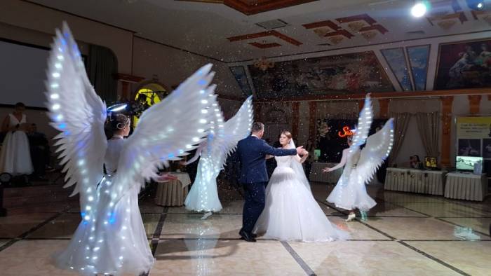 Свадебный сезон с национальным колоритом открыли в Астрахани