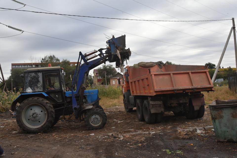В Астрахани ликвидируют свалки
