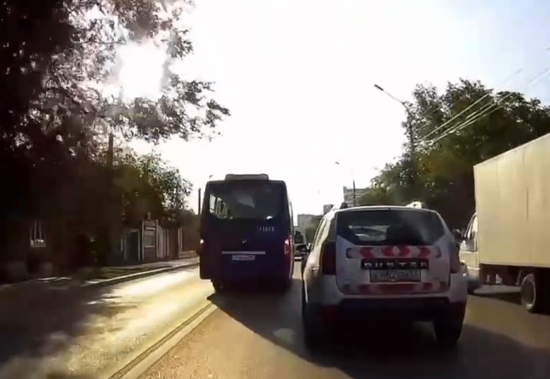 В Астрахани водителя синей маршрутки могут лишить прав за грубое нарушение ПДД