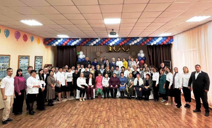 Под Астраханью сельская школа отметила свое столетие