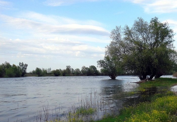 С субботы для Астраханской области вновь увеличили объемы сброса воды