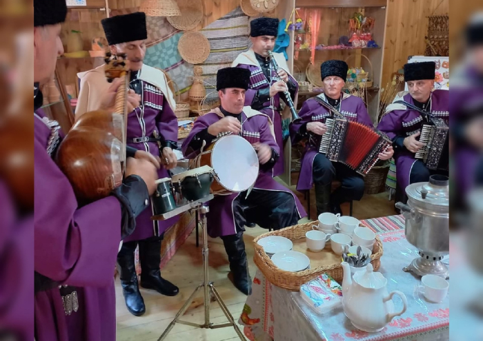 "Многоликая Россия" побывала в гостях у Ремесленного подворья под Астраханью 