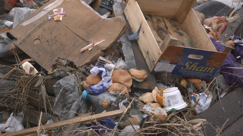 "Вы все уберёте": торговцы на Больших Исадах хамят властям