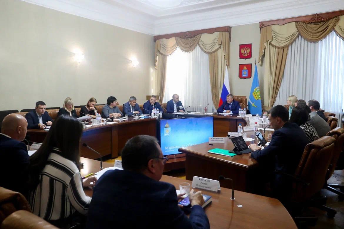 Астраханский губернатор подвел первые итоги работы нового главы Ахтубинского района