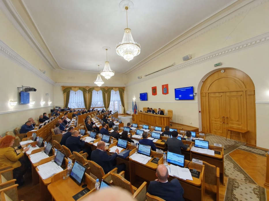 Дума Астраханской области утвердила сразу исправленный бюджет на 2019 год и новый бюджет на 2020-й