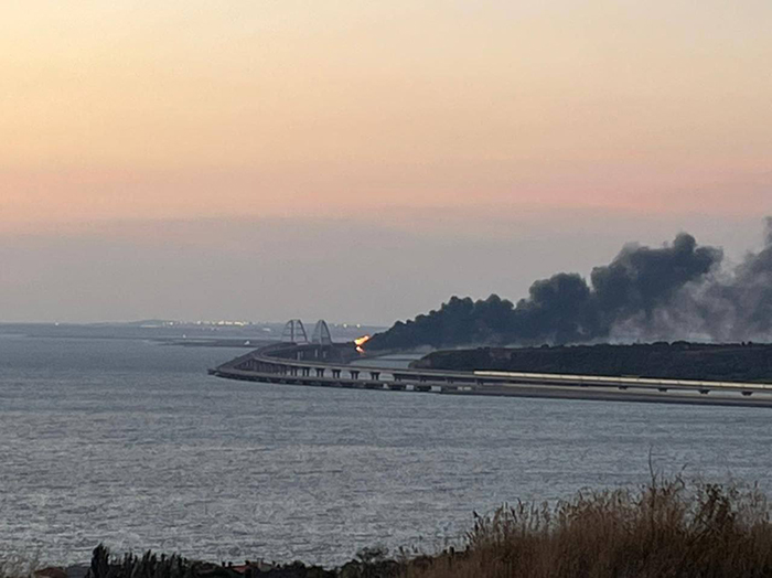 Взрыв на Крымском мосту — что известно на данный момент