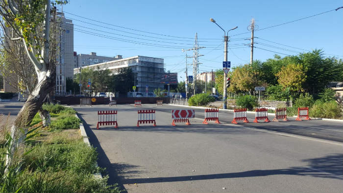 Улицу Савушкина в районе провала закрыли для проезда 